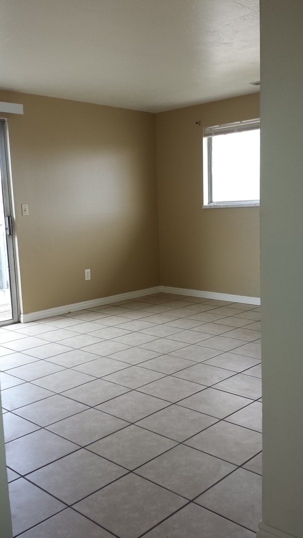 Building Photo - 568 E 250 N