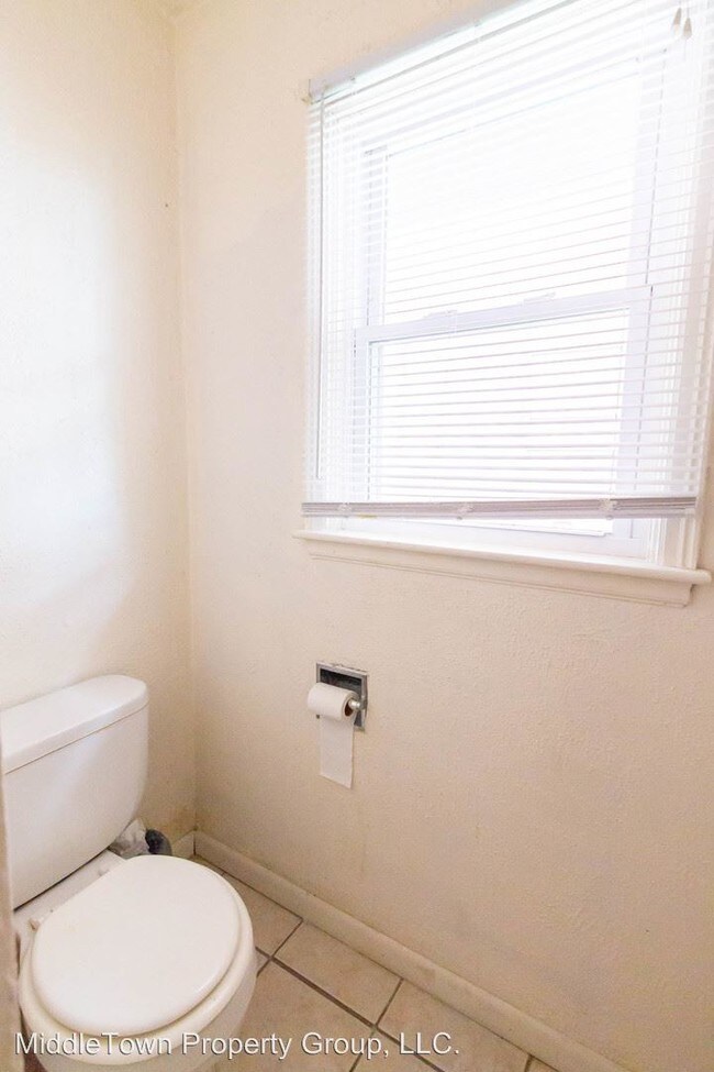 Building Photo - 6 br, 2 bath House - 1300 N Virginia Ave.