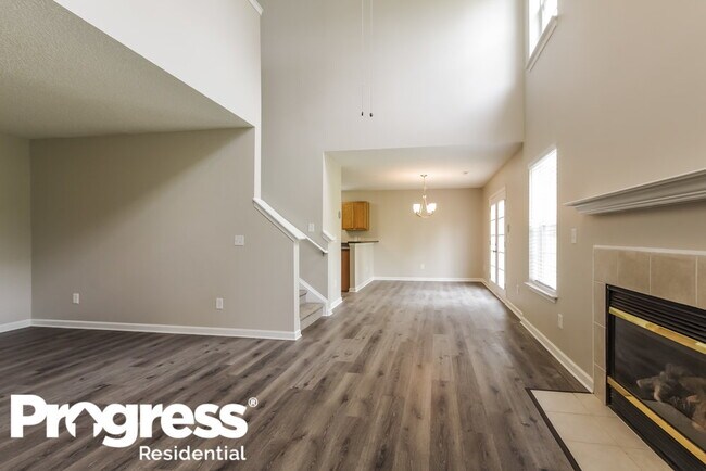Building Photo - 555 River View Dr