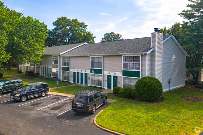 Building Photo - Kingly Ones and Briarwood Court Apartments