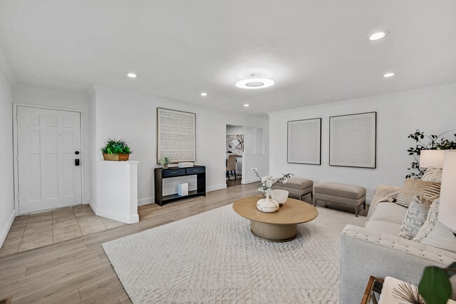 Building Photo - 2449 Almaden Blvd