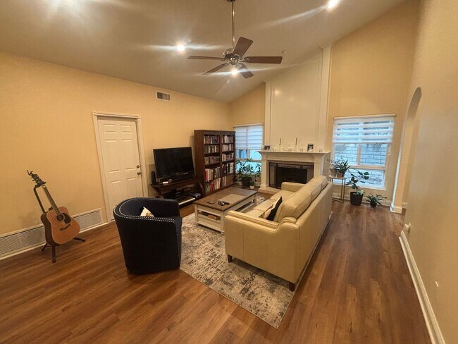 Foto del edificio - COMING SOON! Stunning Single-Story 3-Bedroom Home with 3-Car Garage and Community Pool in Thousan...