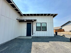 Building Photo - 115 E 26th Ave