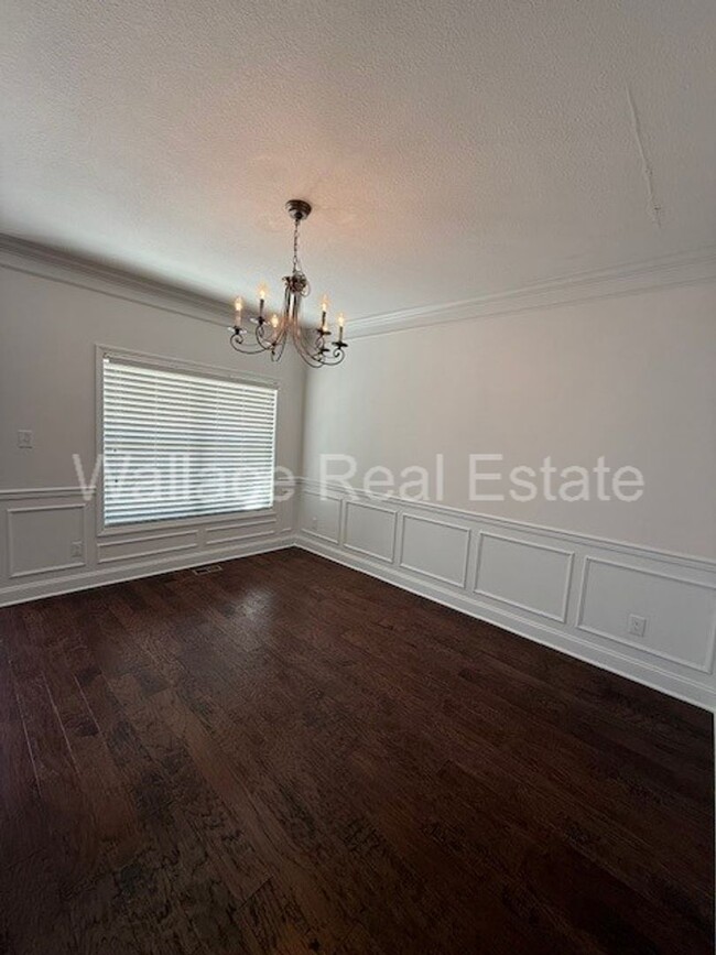 Foto del edificio - LOCATED IN HALLS BEAUTIFUL 2 STORY HOME WI...