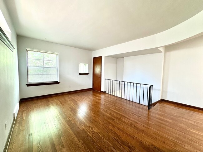 Building Photo - 4637 Jamieson Ave