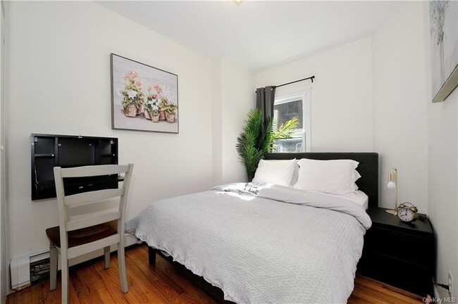 Building Photo - 356 W 37th St