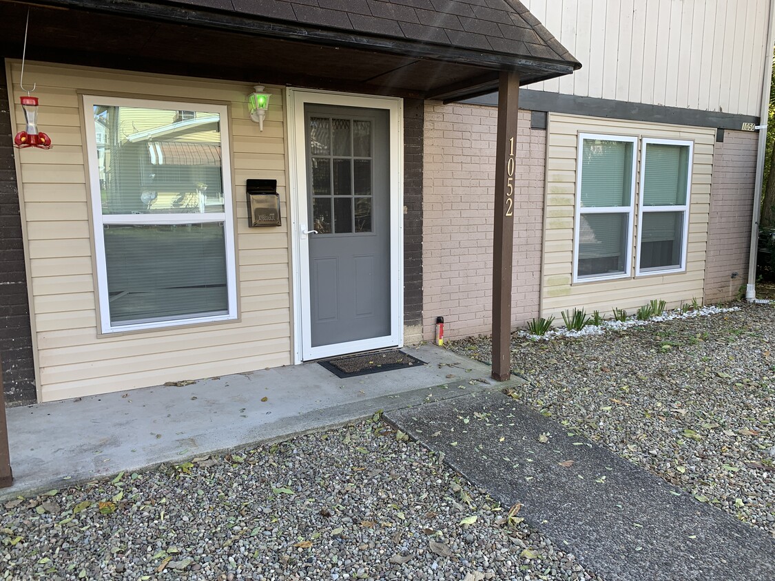 Primary Photo - 1052 Cleveland Ave