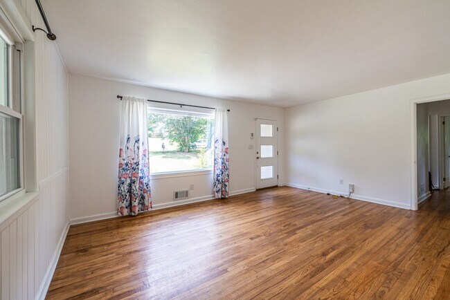 Foto del edificio - Spacious 4-Bedroom Ranch Home in Belvedere...