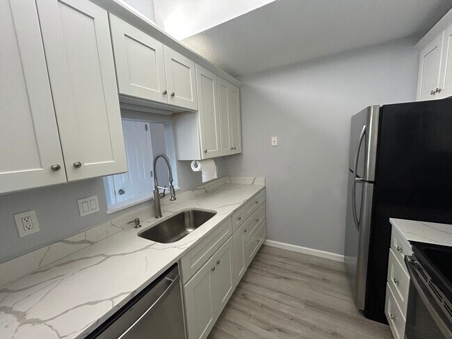 Foto del edificio - 32 Maple Crest Cir