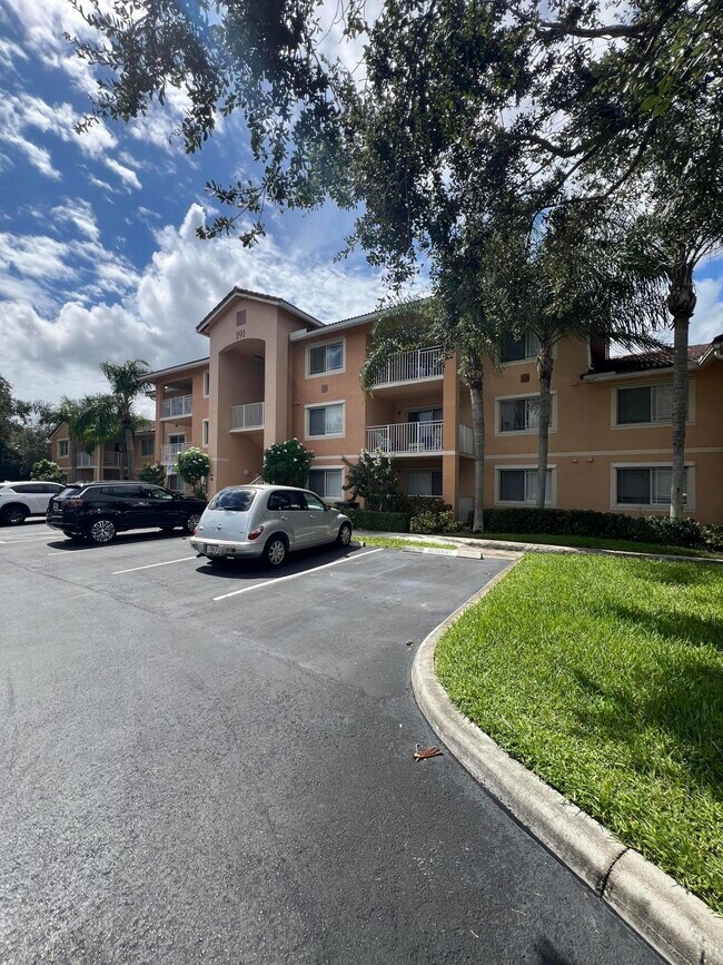 191 SW Palm Dr Unit 207, Port St. Lucie, FL 34986 Condo for Rent in