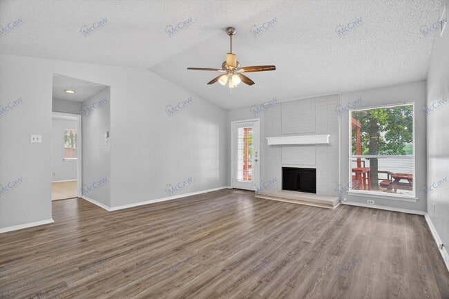 Foto del edificio - 1325 Garden Terrace Dr
