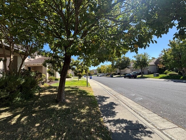 Building Photo - 9829 Waterfowl Dr
