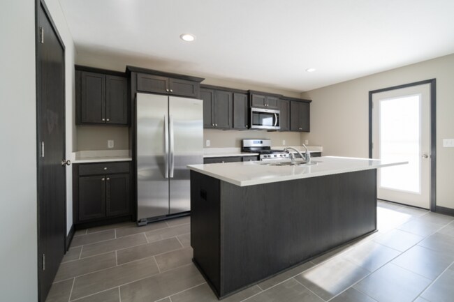 Building Photo - 4 BED, 2.5 BATH 2,900 SQFT BRAND NEW TOWNH...