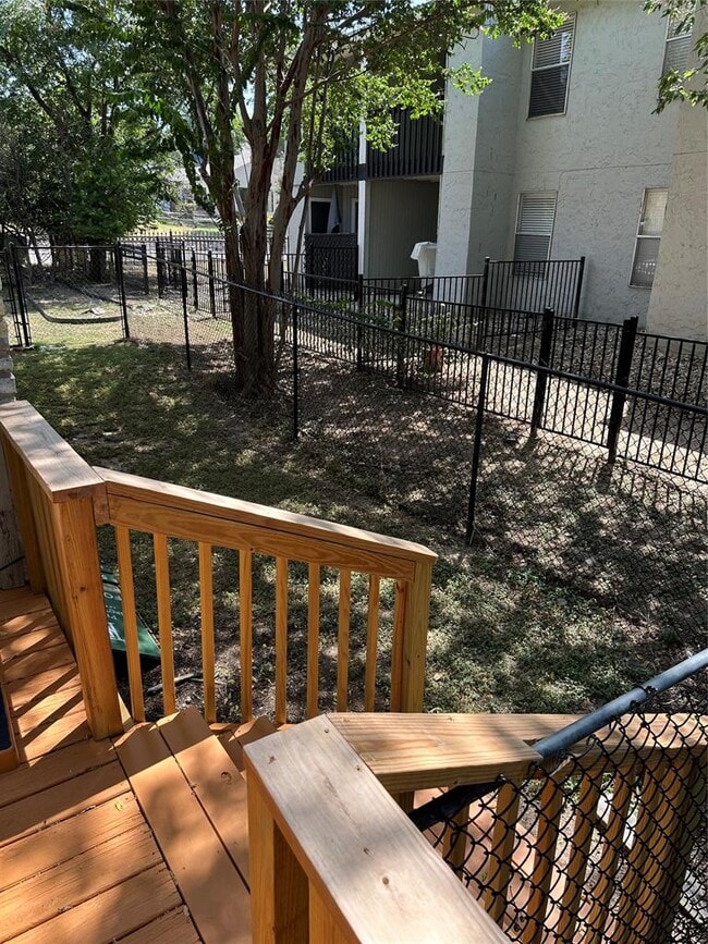 Building Photo - 3529 N Hills Dr