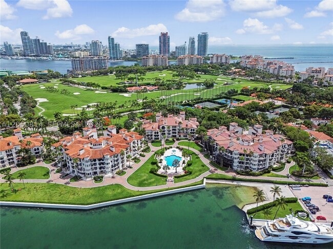 Building Photo - 2124 Fisher Island Dr