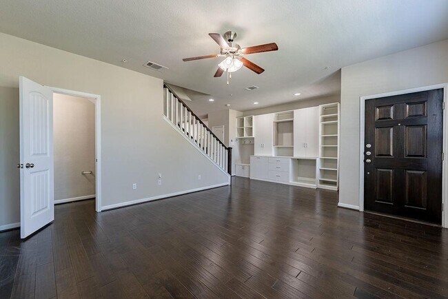 Building Photo - 7220 Wyoming Springs Dr