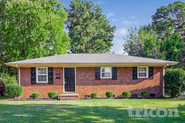 Foto del edificio - 4300 Oak Forest Dr