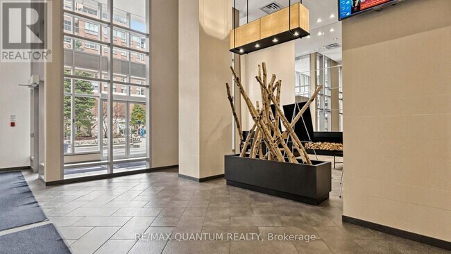 Photo du bâtiment - 4080 Living Arts Dr