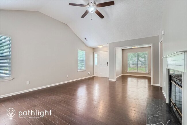 Building Photo - 7217 Mdw Gln Dr