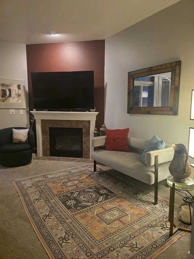 Building Photo - Bright & Renovated 3-Bed Condo in Northshore Summit