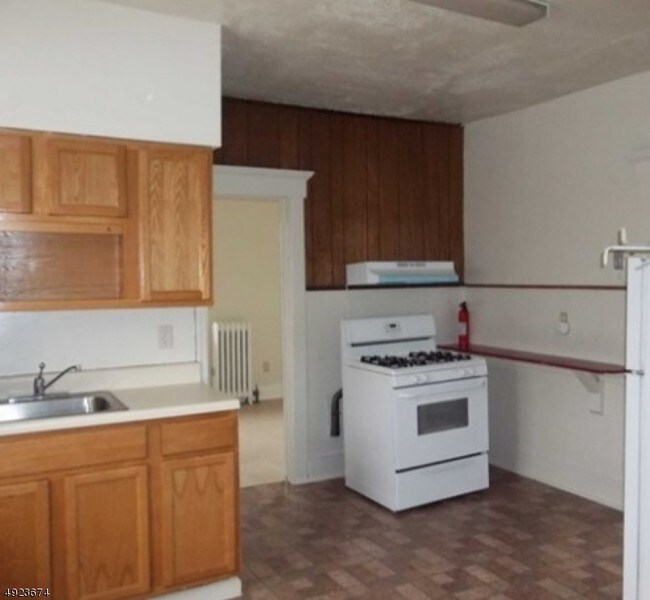 Foto del edificio - 129 Farnham Ave