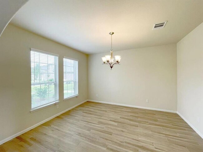 Building Photo - 4403 Silvergrass Ln
