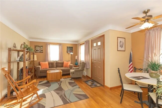 Sala/comedor - 5918 Ira Ave