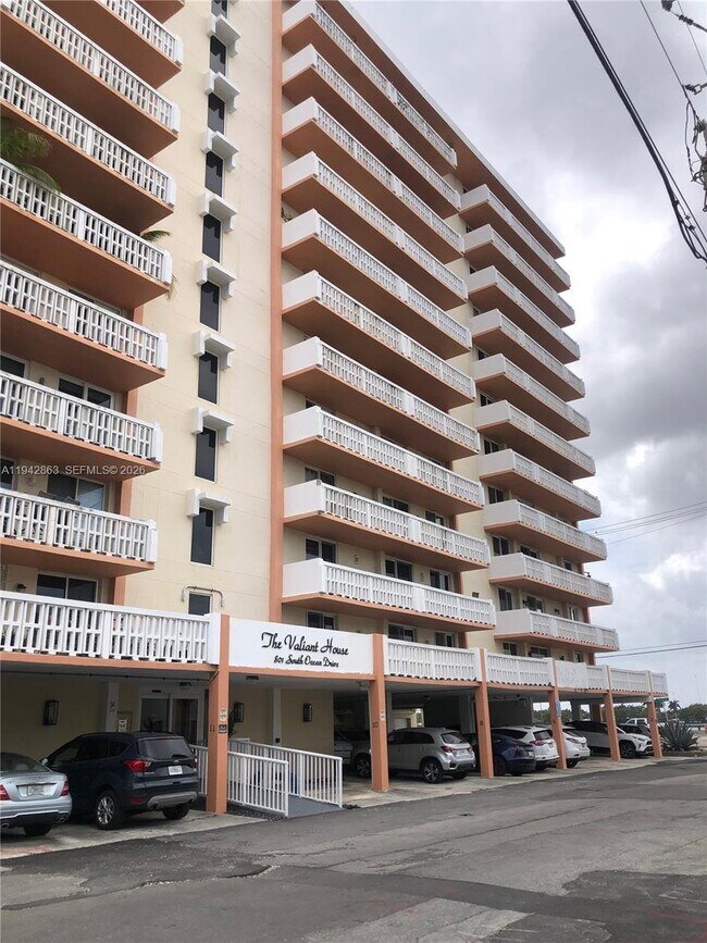 Foto del edificio - 801 S Ocean Dr
