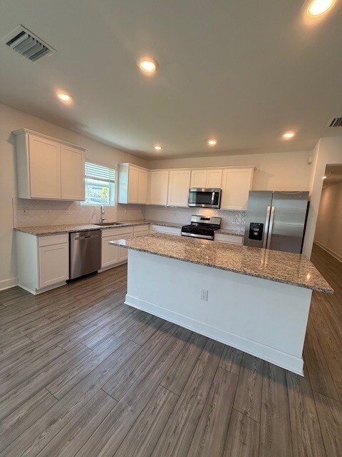 Building Photo - 42455 Cascade Dr