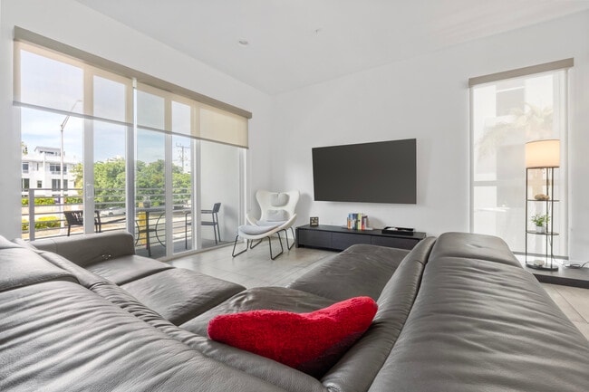 Foto del edificio - 1367 N Ocean Blvd