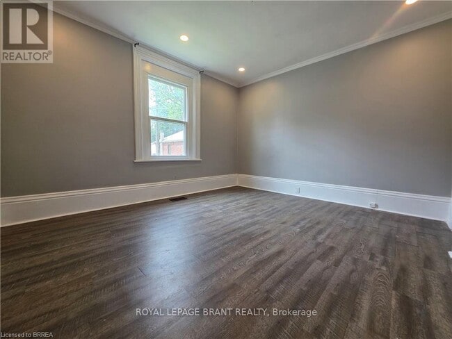 Building Photo - 109 Sydenham St