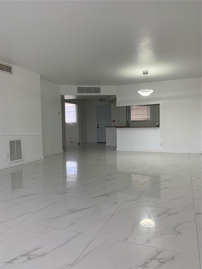 Foto del edificio - 3545 NE 166th St