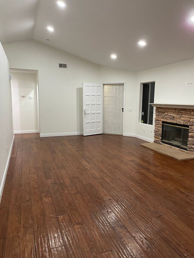 Foto del edificio - 2 Bedroom Single Level Home