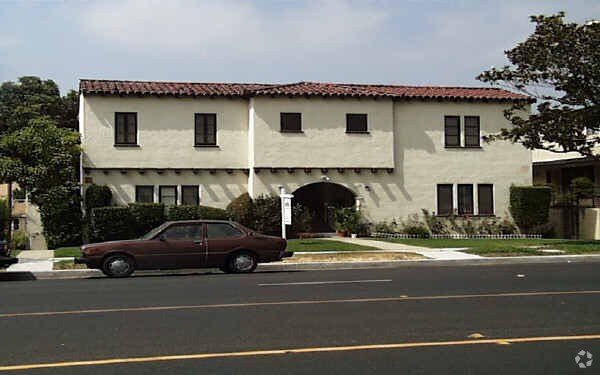 Primary Photo - 1538 E Wilson Ave