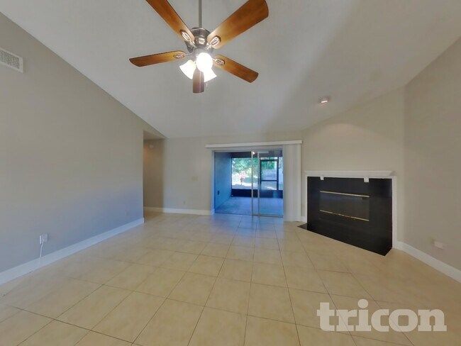 Foto del edificio - 19203 Sunlake Blvd