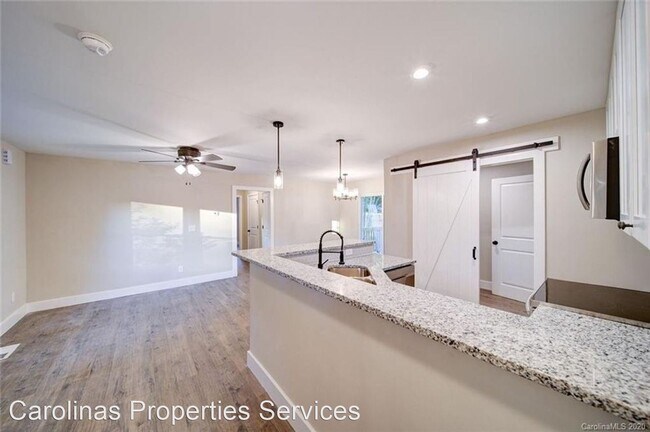 Foto del edificio - 3 br, 2 bath House - 938 S. Confederate Ave