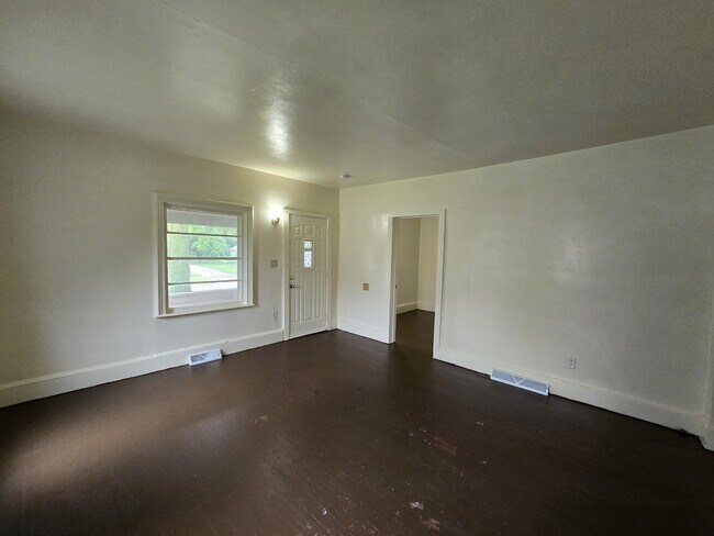 Foto del edificio - 820 Logan Ave