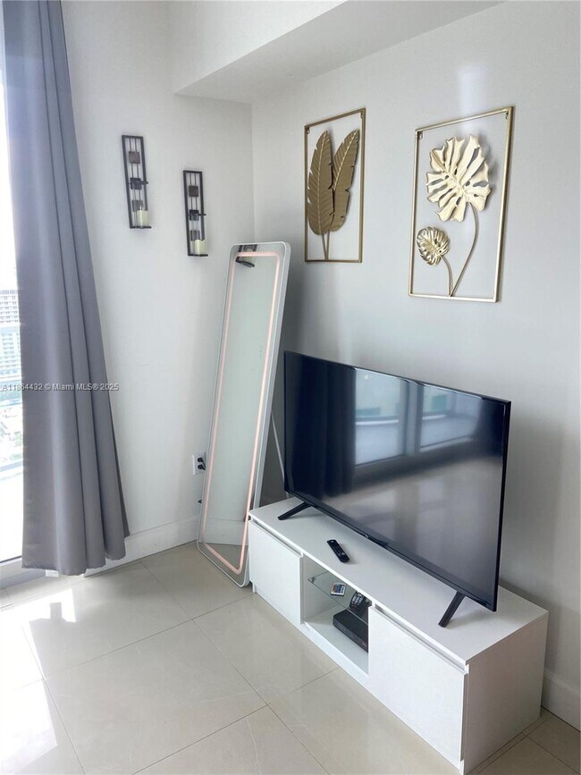 Foto del edificio - 185 SW 7th St