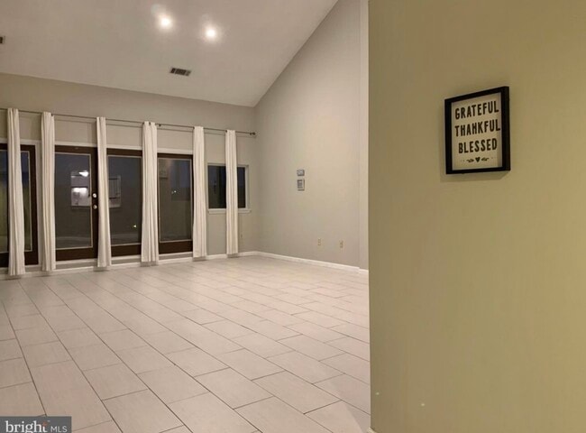 Building Photo - 1040 Deer Ridge Dr