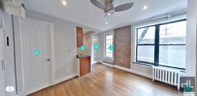 Building Photo - Mott Street