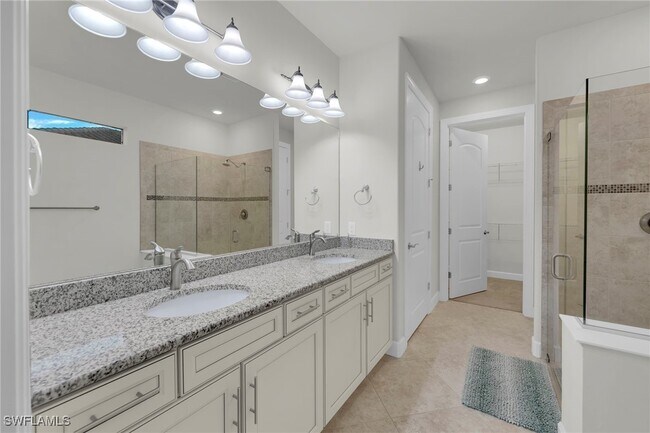 Foto del edificio - 19912 Beverly Park Rd