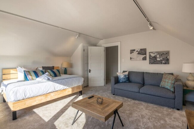 Building Photo - 258 Dorchester Ave