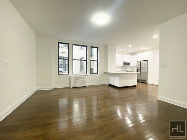 Building Photo - AMAZING CENTRAL PARK SOUTH 2 BED 2 BATH - ...