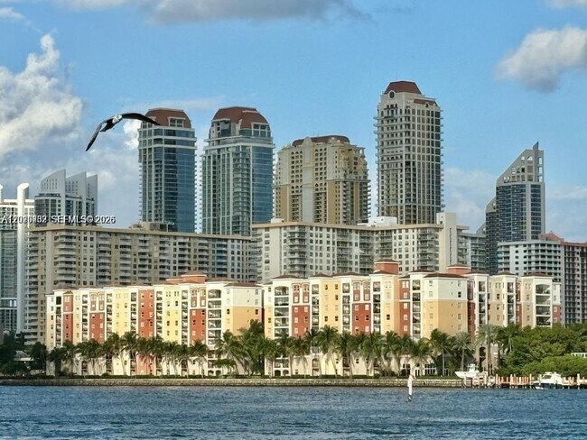 Foto del edificio - 17100 N Bay Rd