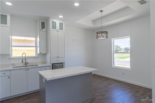 Building Photo - 14 N Sugar Bear Dr