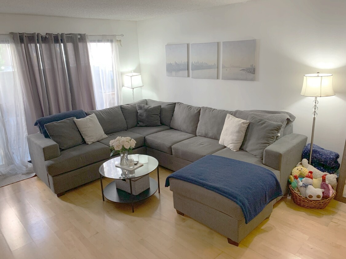 Building Photo - 10521 National Blvd