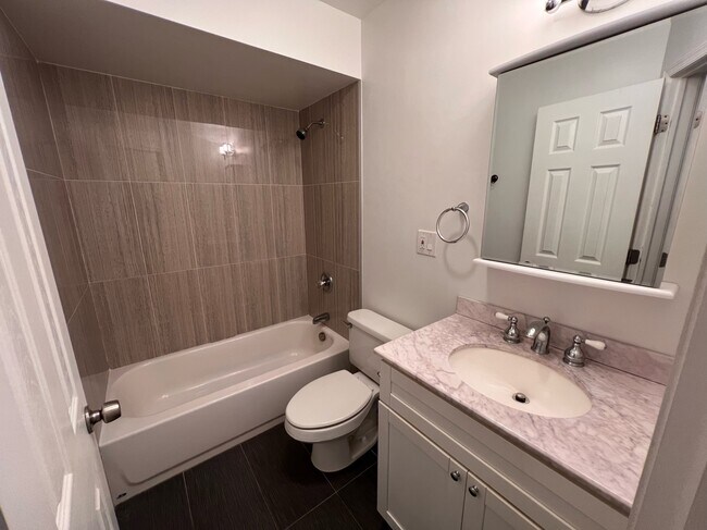 Foto del edificio - 1007 Rathbun Ave