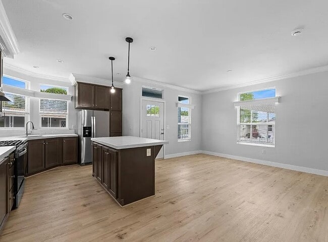 Building Photo - SINGLE FAMILY HOME