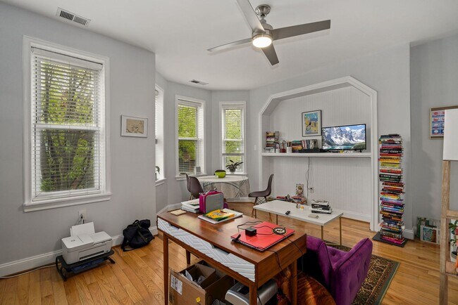 Foto del edificio - 1604 5th St NW