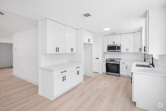 Building Photo - 10814 MacKenzie Dr